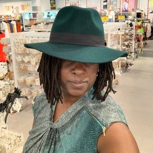 Meet your Posher, Ramunda